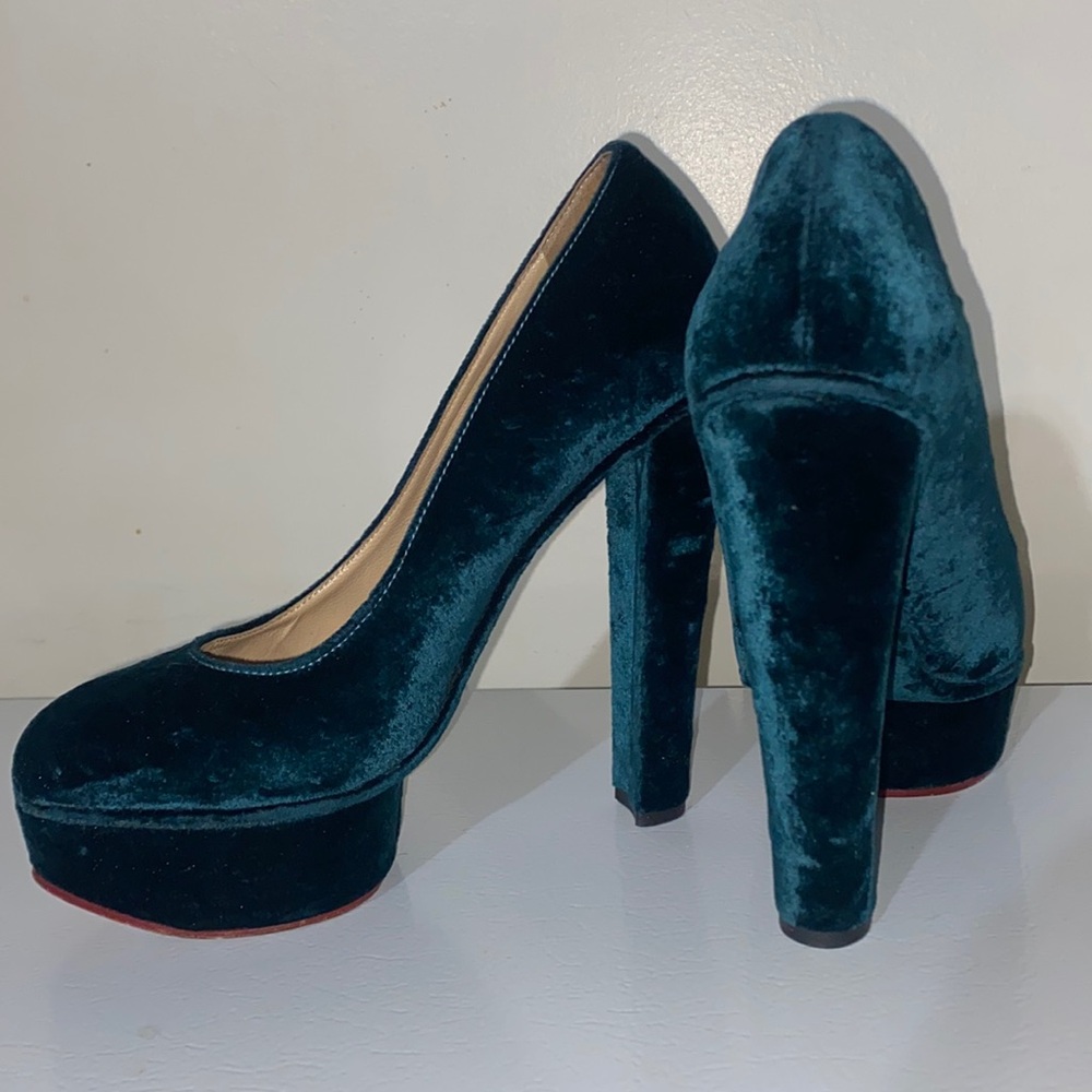 Charlotte Olympia Green Textured Velvet Dolly Platform Pumps CB